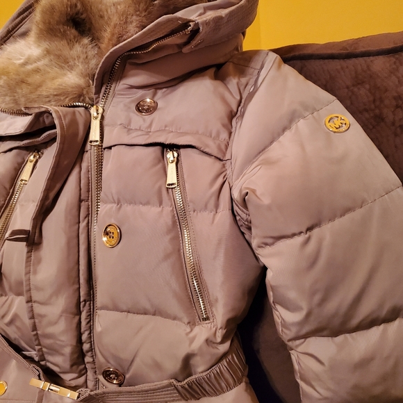 Michael Kors Faux Fur-Trim Quilted Belted Puffer - Picture 7 of 8